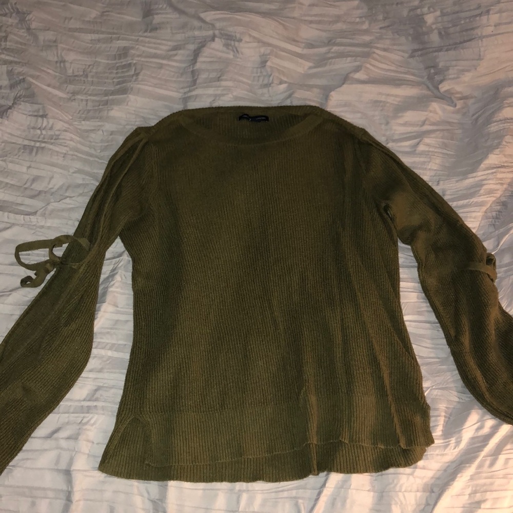 Green open sleeved sweater